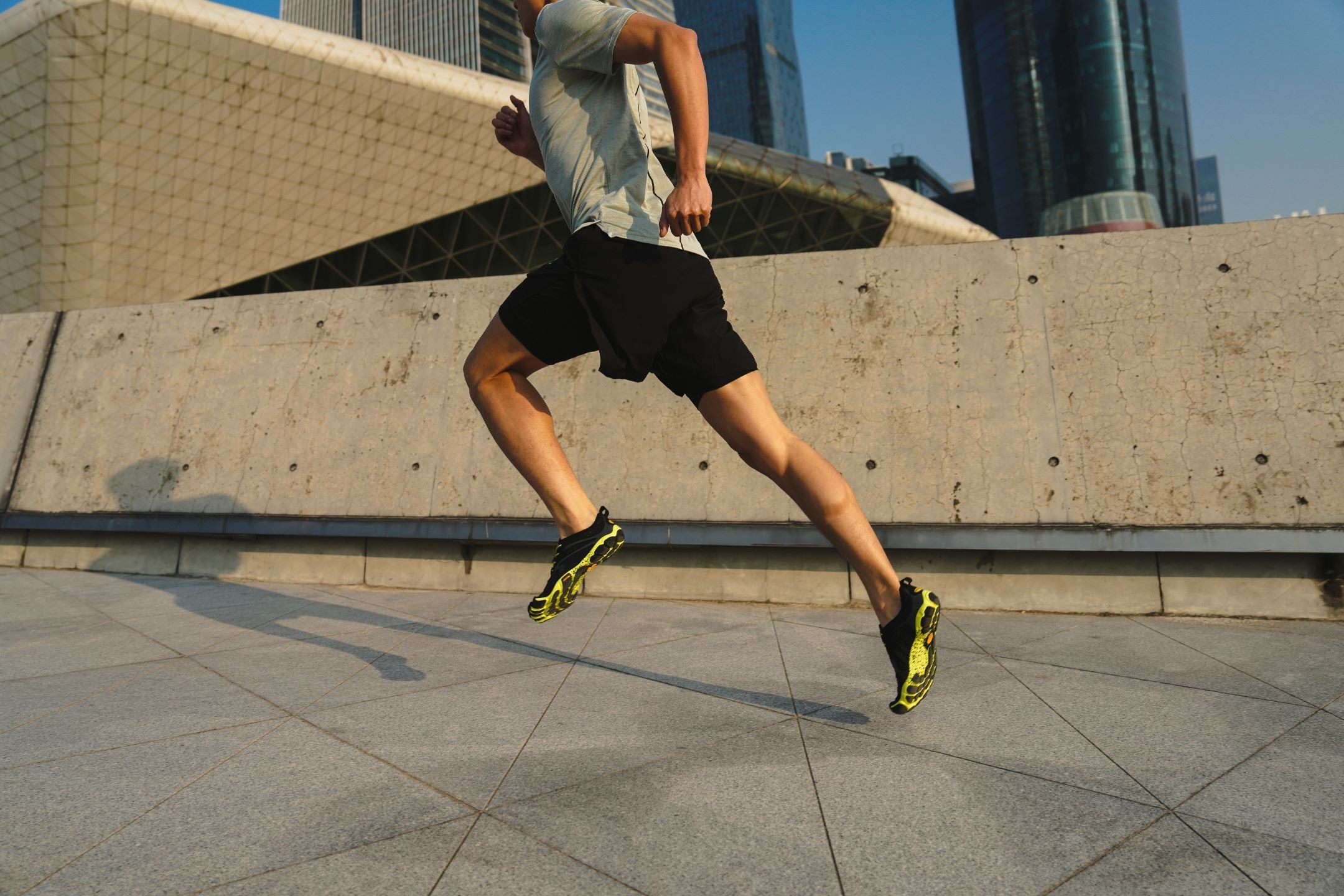 V-RUN Mens Black Yellow